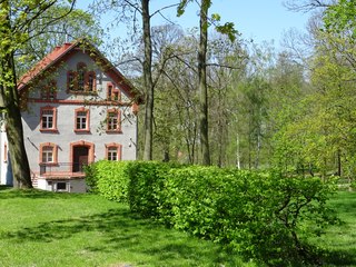 W niedzielę zajrzyjcie do Ożarowa, park dworski będzie otwarty